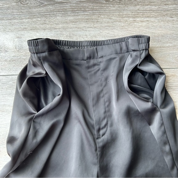 Uniqlo Satin Relaxed Straight Pants in Black - Picture 4 of 13
